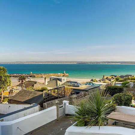 1 Seabirds House * St Ives